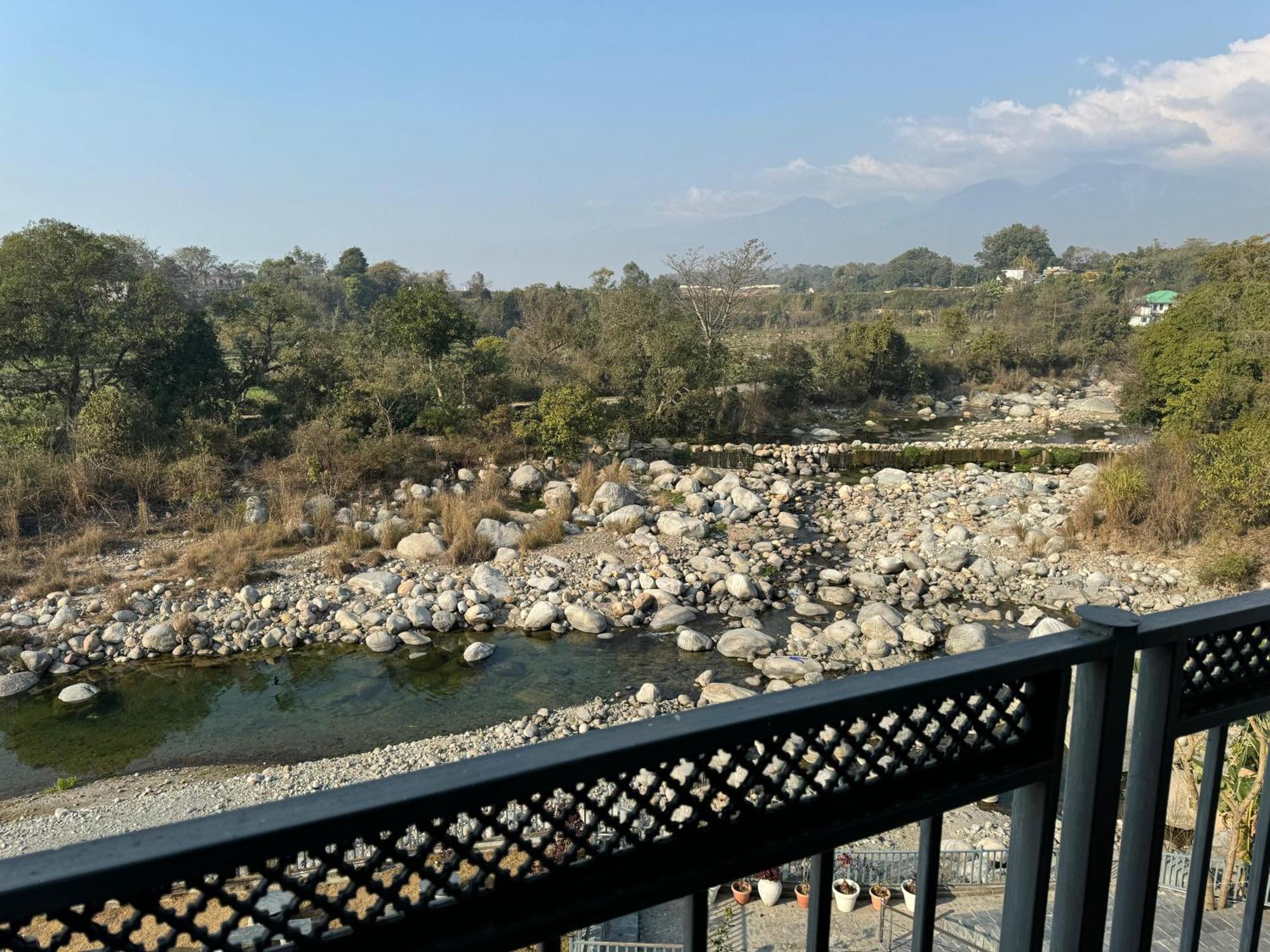 Hotel River Retreat Kangra Kültér fotó