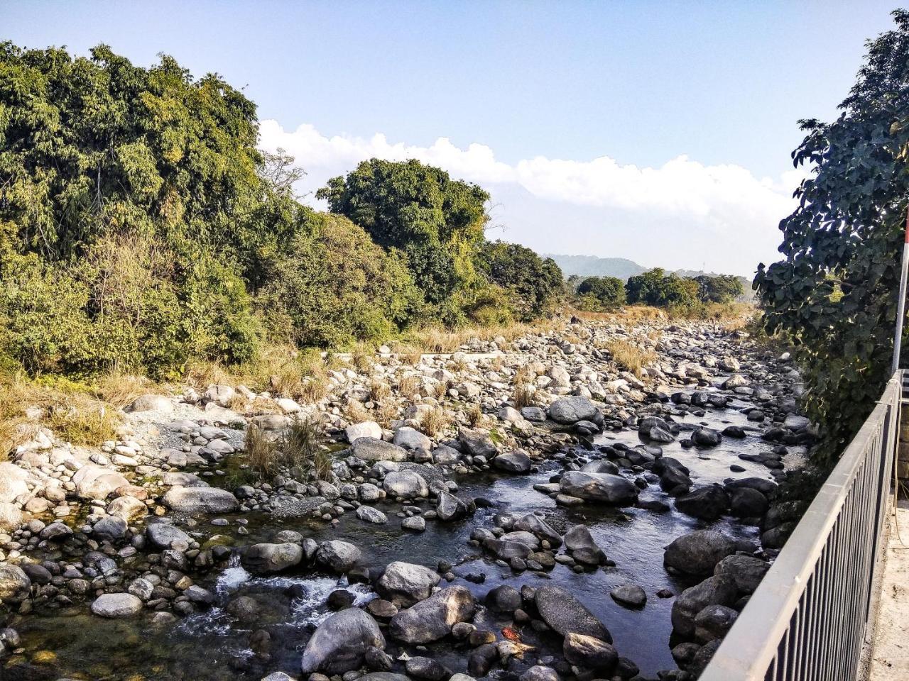 Hotel River Retreat Kangra Kültér fotó